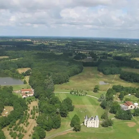 לינה וארוחת בוקר Domaine De Boisbuchet Lessac